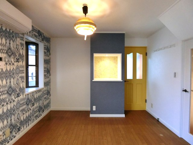 春日町4丁目戸建の居間・リビング