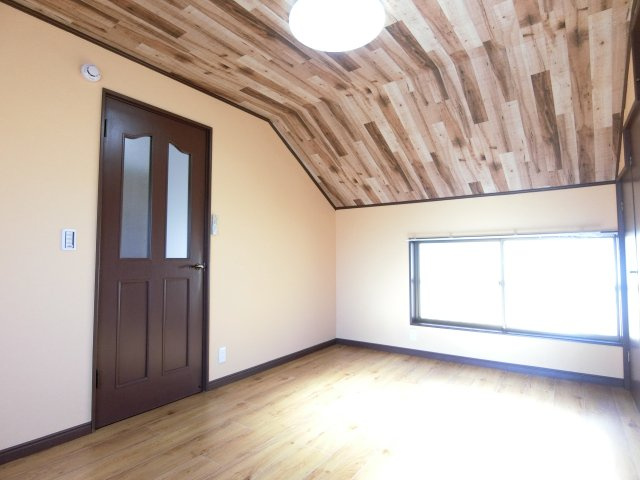 春日町4丁目戸建の居間・リビング