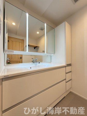 ライオンズマンション茅ヶ崎グランコーストの独立洗面台|新規リフォーム完了！　三面鏡化粧台