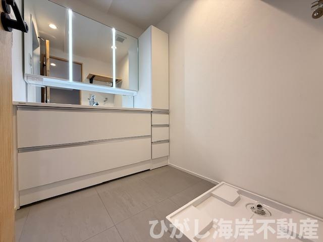 ライオンズマンション茅ヶ崎グランコーストの脱衣所|新規リフォーム完了！　脱衣スペース