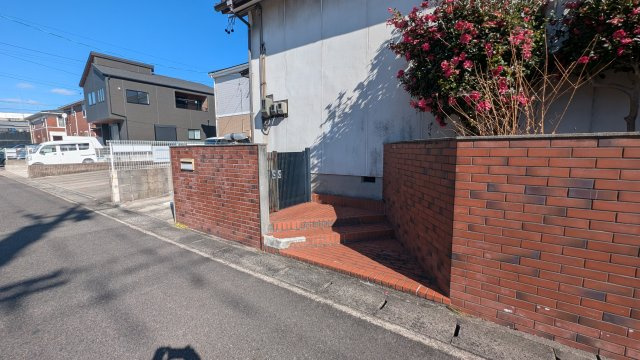 春日井市細木町貸家のエントランス