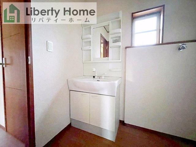 取手市紫水　中古戸建の独立洗面台