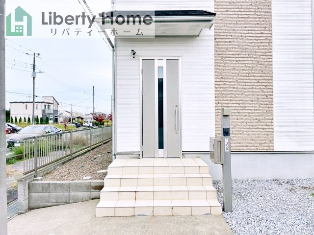 取手市紫水　中古戸建の玄関