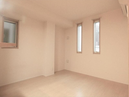 ＴＡＴＳＵＭＩビルの居間・リビング