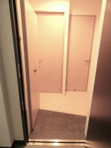 ＴＡＴＳＵＭＩビルの玄関