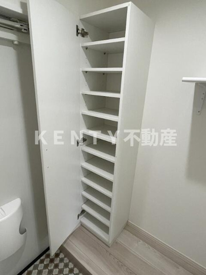 【玄関】 | ハーミットクラブハウス羽田（仮） | 収納もある玄関です