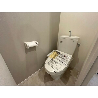 【トイレ】 | アートレジデンス上町 | 落ち着いた色調のトイレです