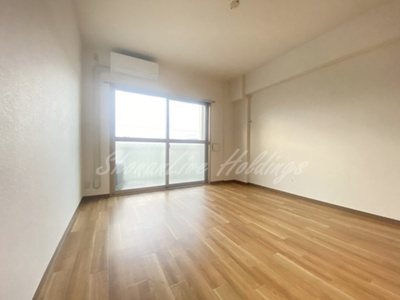 【居間・リビング】 | プランドール・サクラ | 9.1帖広々洋室♪