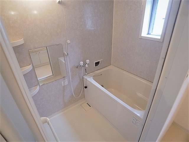 プラーフ羽坂の浴室|追い焚き機能付きバスルーム