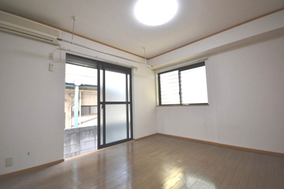 【居間・リビング】 | ＳＫヒルズⅡ | 南向き角部屋です