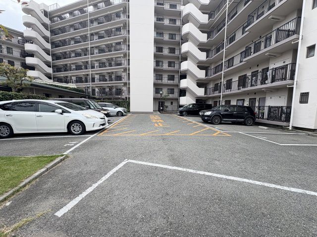 ライオンズマンション明石二見の駐車場