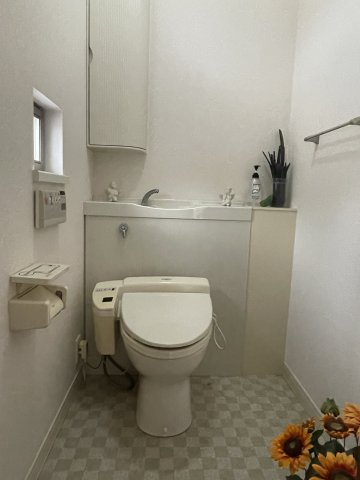 三次市畠敷町　一戸建てのトイレ|ゆったりとした空間です。