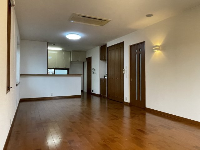 三次市畠敷町　一戸建ての居間・リビング|設備も充実しています