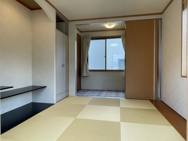 三次市畠敷町　一戸建ての和室|飾り棚ものある素敵な和室です