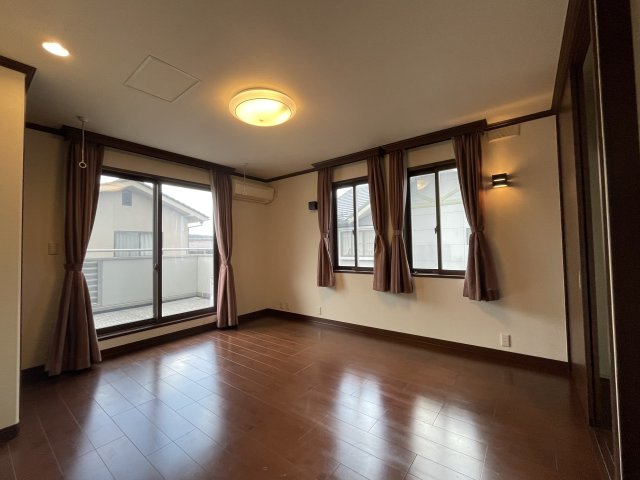 三次市畠敷町　一戸建ての洋室|収納が充実しています