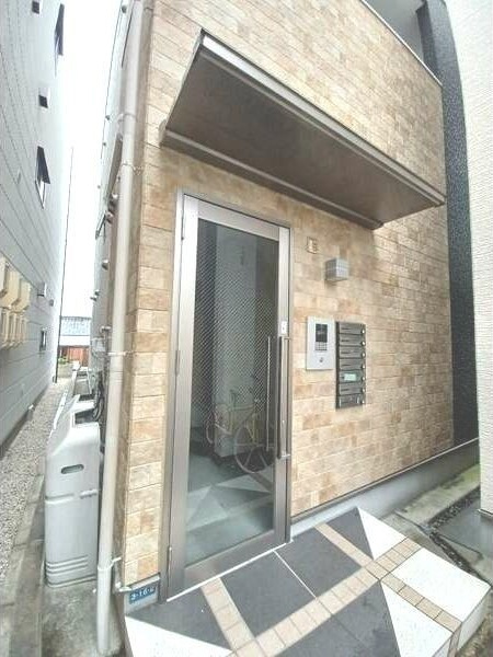 リベルテ千種のエントランス