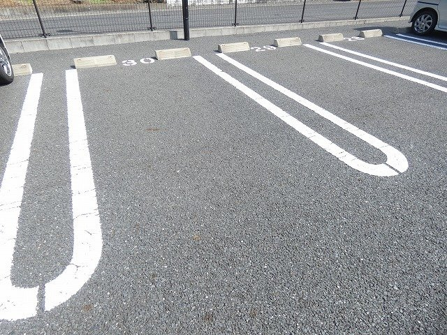 グランツ　ミッテⅡの駐車場