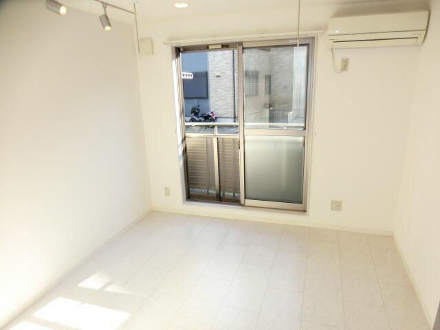 千葉市花見川区幕張町５丁目のアパートの居間・リビング