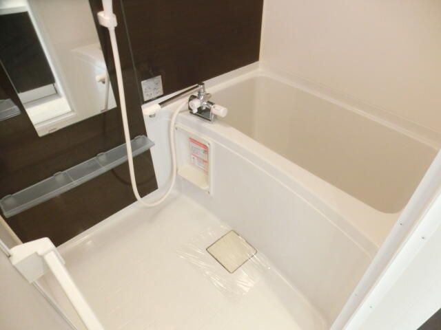 千葉市花見川区幕張町５丁目のアパートの浴室