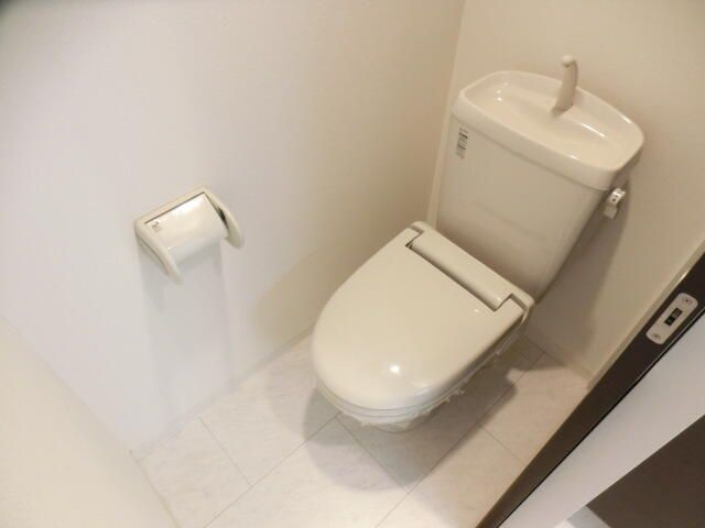 千葉市花見川区幕張町５丁目のアパートのトイレ