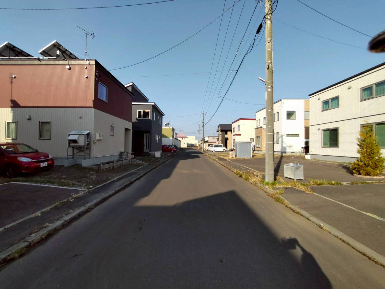 【スウェーデンハウス様施工】文苑3丁目中古住宅の前面道路含む現地写真