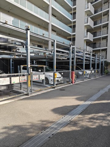 クレヴィア住吉の駐車場