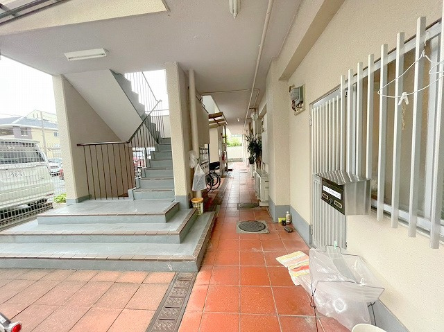 メゾン豊里のエントランス