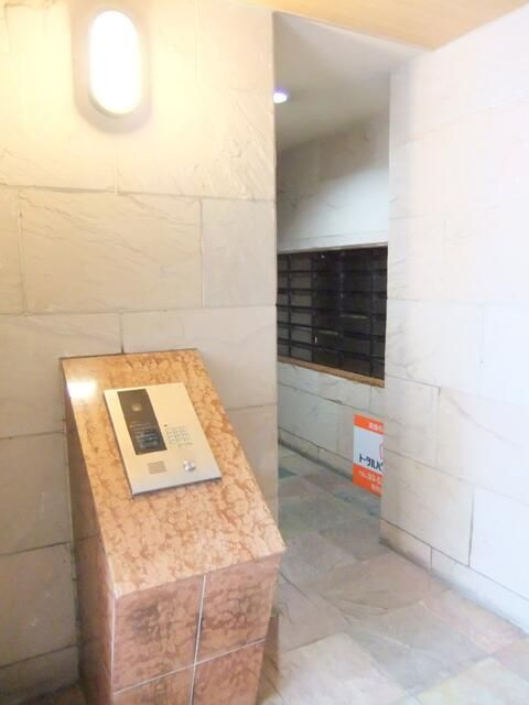 ルーラル２０番館のエントランス