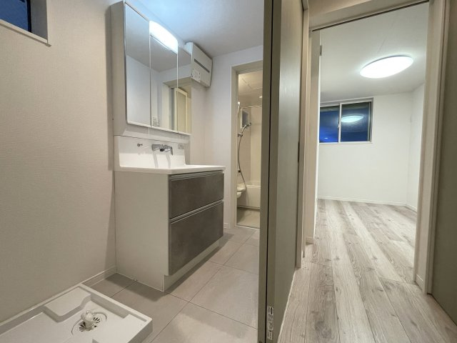 コレ、いいじゃん！小・中学校も近いリフォーム戸建【大田区中馬込１丁目】のランドリースペース