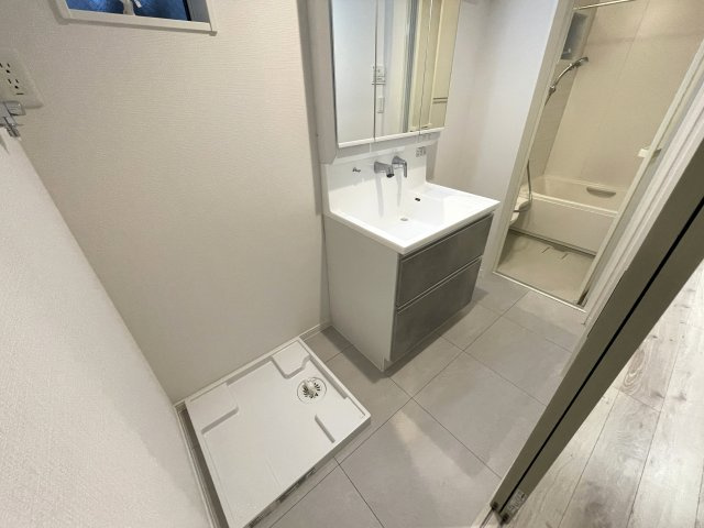 コレ、いいじゃん！小・中学校も近いリフォーム戸建【大田区中馬込１丁目】の独立洗面台|独立洗面台、朝の身支度には欠かせません