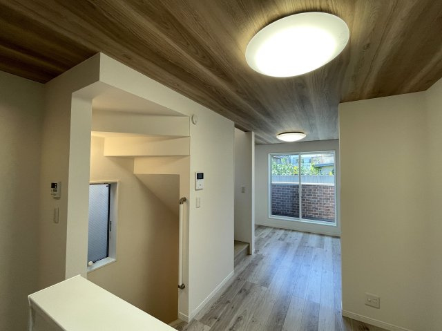 コレ、いいじゃん！小・中学校も近いリフォーム戸建【大田区中馬込１丁目】の居間・リビング