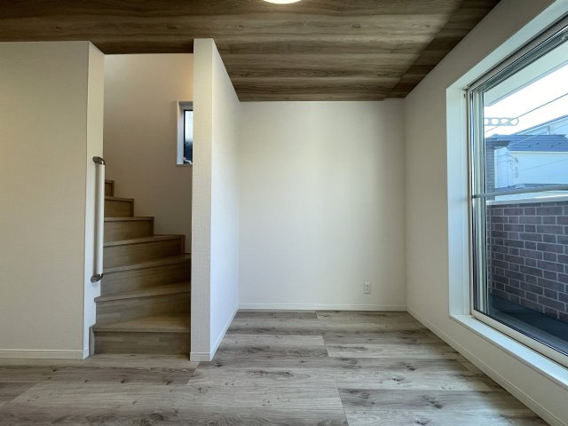 コレ、いいじゃん！小・中学校も近いリフォーム戸建【大田区中馬込１丁目】の居間・リビング