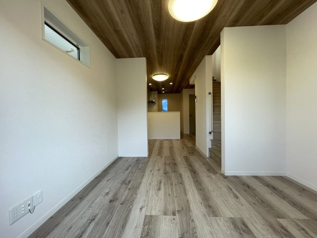 コレ、いいじゃん！小・中学校も近いリフォーム戸建【大田区中馬込１丁目】の居間・リビング