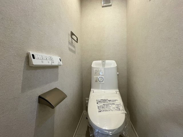 コレ、いいじゃん！小・中学校も近いリフォーム戸建【大田区中馬込１丁目】のトイレ|コンパクトで使いやすいトイレです