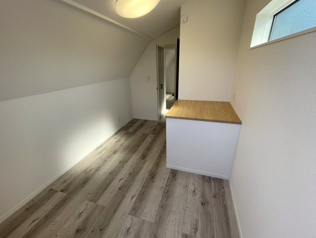 コレ、いいじゃん！小・中学校も近いリフォーム戸建【大田区中馬込１丁目】の洋室|きれいな洋室です