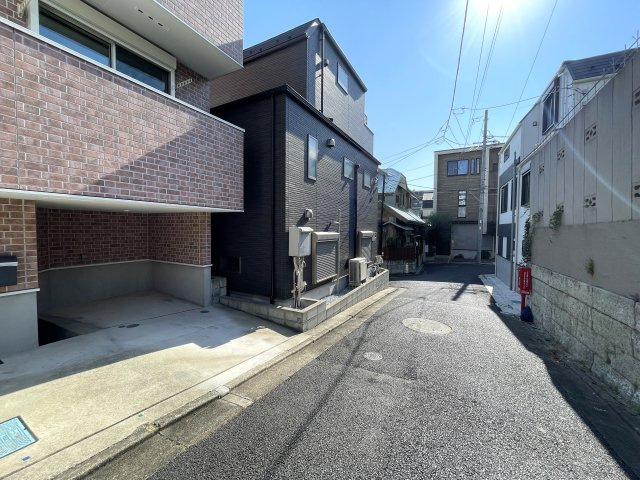 コレ、いいじゃん！小・中学校も近いリフォーム戸建【大田区中馬込１丁目】の前面道路含む現地写真|前面道路含む現地写真です