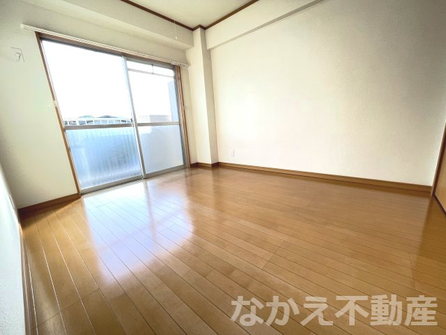 【寝室】 | 広くて明るい寝室