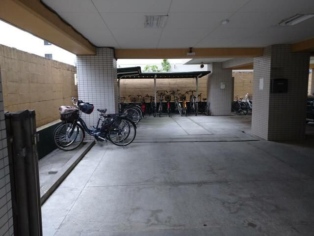 ヒルトップ・マンションの駐車場