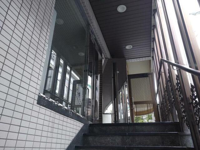 ヒルトップ・マンションのエントランス