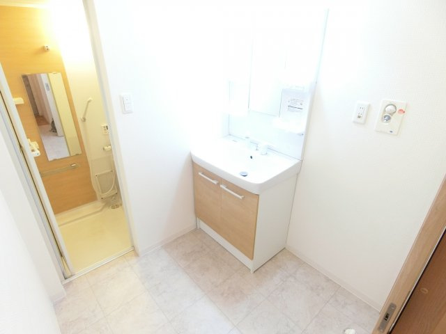 グランディル光明池の洗面所|同マンション別部屋