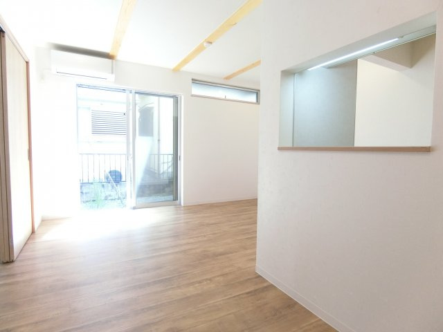 グランディル光明池の居間・リビング|同マンション別部屋