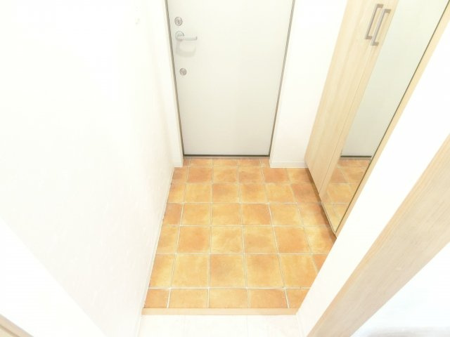 グランディル光明池の玄関|同マンション別部屋