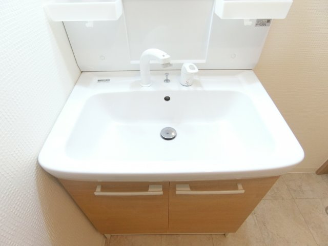グランディル光明池の独立洗面台|同マンション別部屋