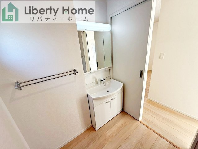 土浦市並木第15　新築戸建　1号棟の独立洗面台