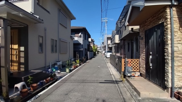 尼崎市西難波町　中古戸建の前面道路含む現地写真