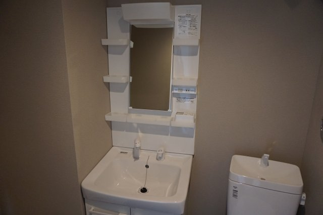 リビングライフ長瀬EASTの独立洗面台