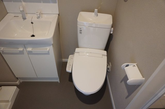 リビングライフ長瀬EASTのトイレ
