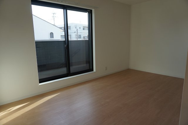 リビングライフ長瀬EASTの洋室