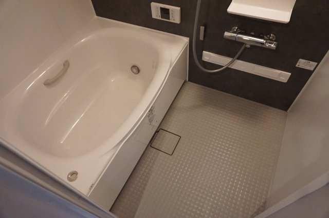 リビングライフ長瀬EASTの浴室