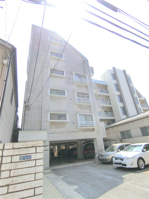 レジディス大森の外観|1988年9月築　RC鉄筋コンクリート造地上6階建て総戸数13戸
東京都大田区大森西7丁目　JR京浜東北線蒲田駅徒歩15分、京浜急行本線梅屋敷駅徒歩13分